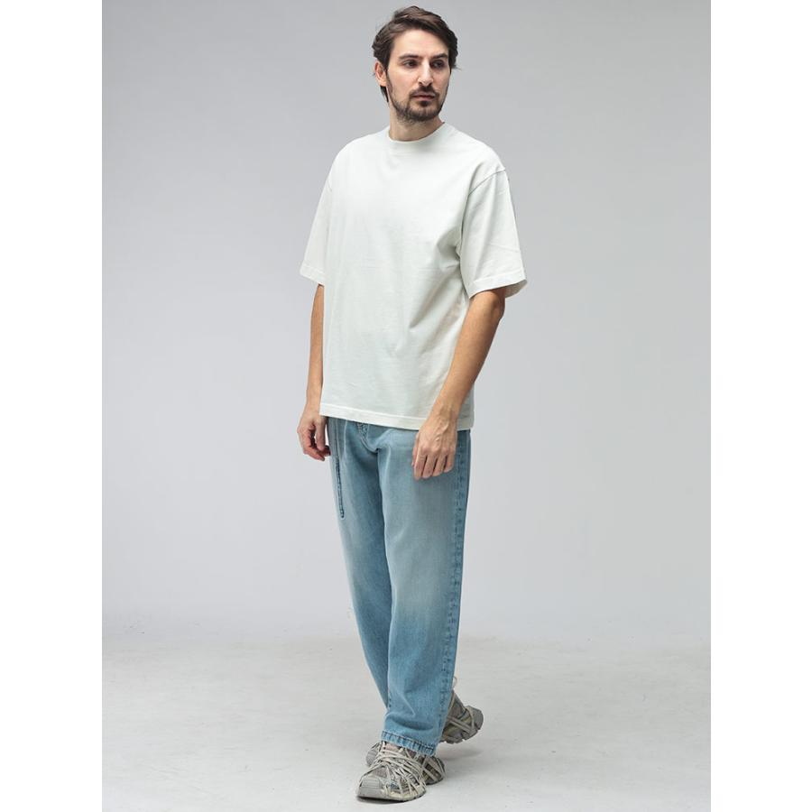 アクネストゥディオズ メンズ Tシャツ 半袖 Acne Studios ロゴ ラバーパッチ クルーネック 無地 カットソー ACCL0218 ブランド トップス ホワイト ダークグレーの画像