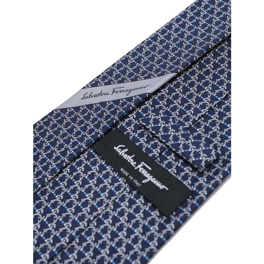 Ferragamo ネクタイ ライトブルー ゾウ キリン 総柄 イタリア製 Ferragamo ネクタイ ライトブルー ゾウ キリン 総柄 イタリア製