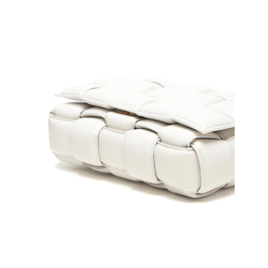 BOTTEGA VENETA（ボッテガ・ヴェネタ） イントレチャートレザー
