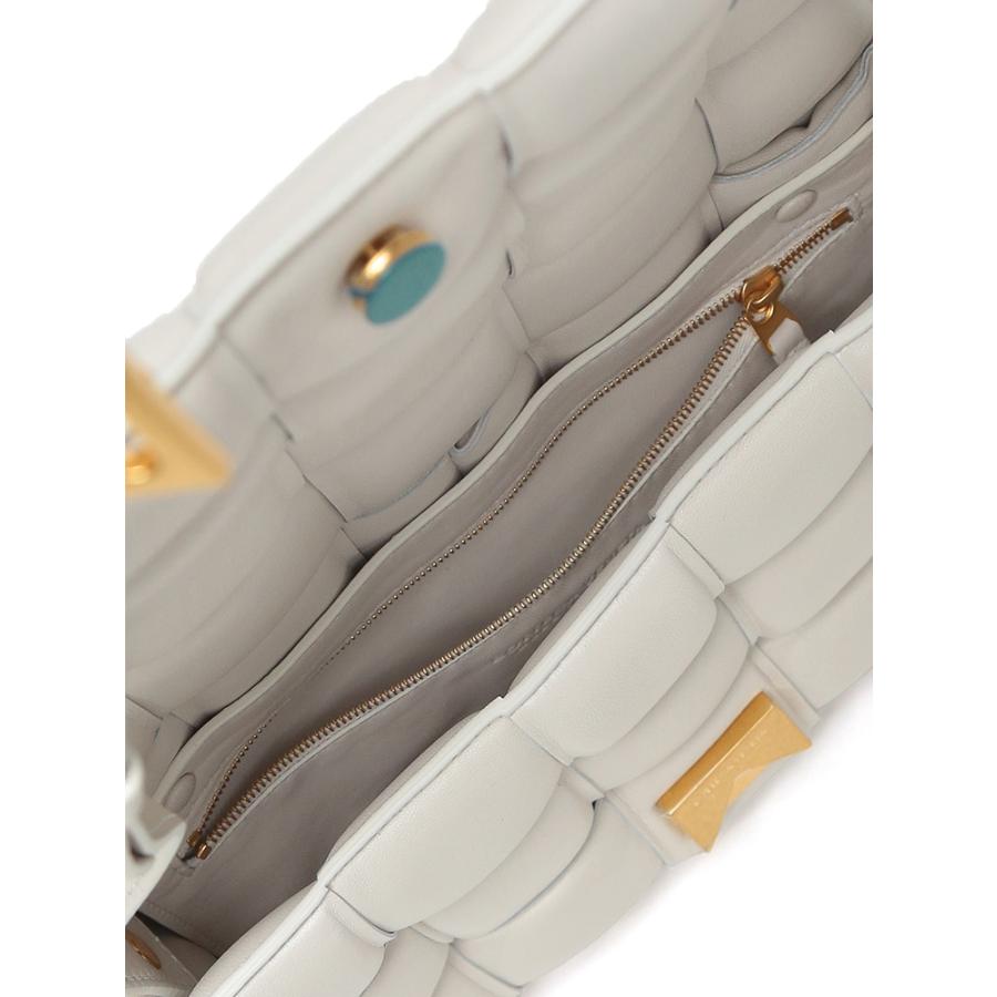 BOTTEGA VENETA（ボッテガ・ヴェネタ） イントレチャートレザー