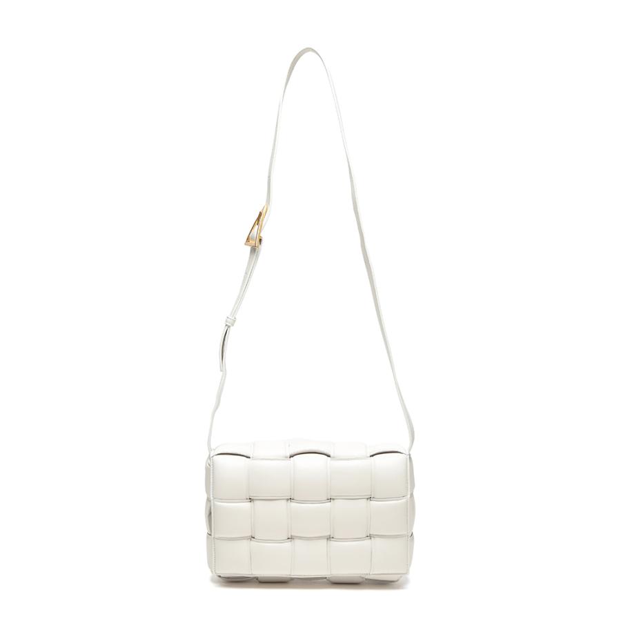 BOTTEGA VENETA（ボッテガ・ヴェネタ） イントレチャートレザー