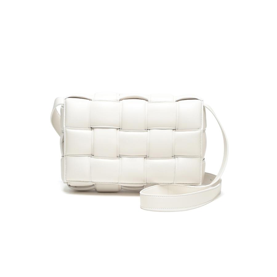 BOTTEGA VENETA（ボッテガ・ヴェネタ） イントレチャートレザー