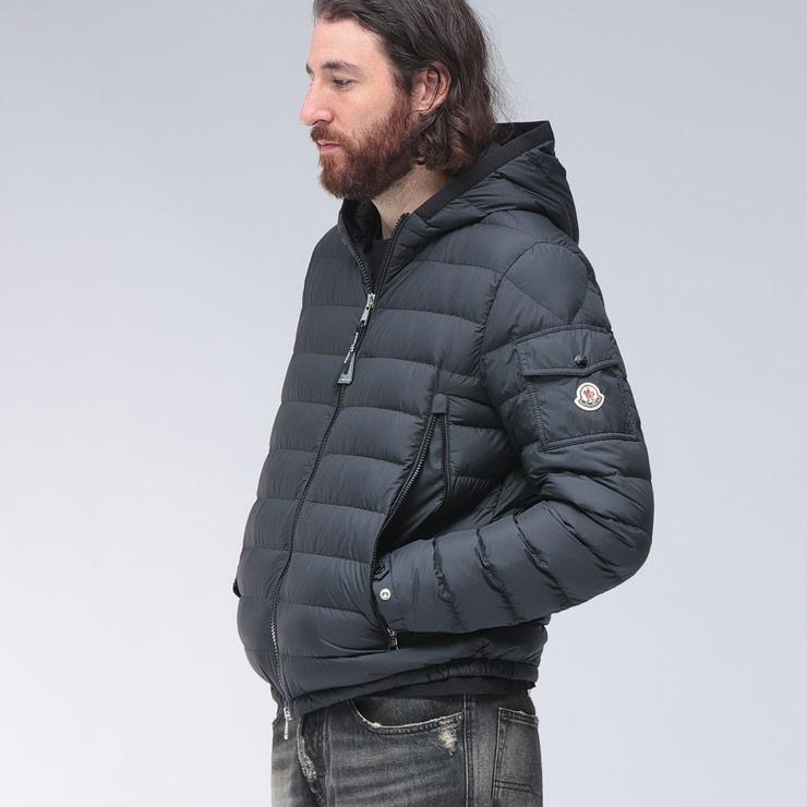 MONCLER（モンクレール） フード フルジップ ライトダウン パーカー