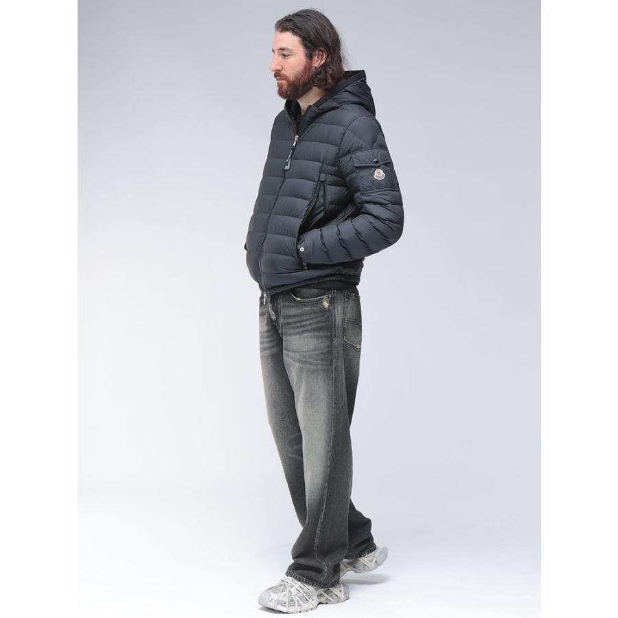 MONCLER（モンクレール） フード フルジップ ライトダウン パーカー