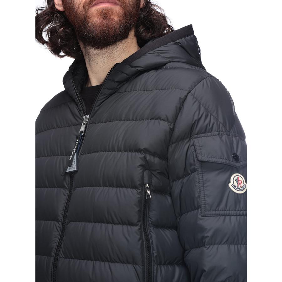 MONCLER（モンクレール） フード フルジップ ライトダウン パーカー