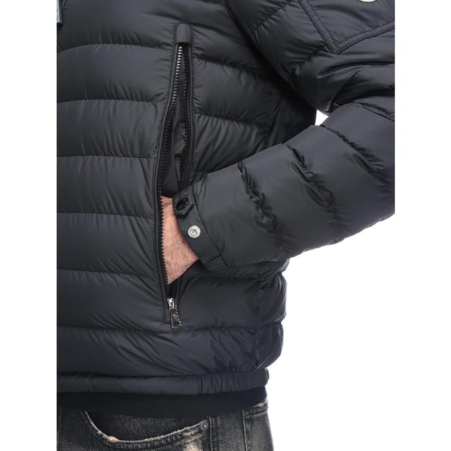 MONCLER（モンクレール） フード フルジップ ライトダウン パーカー