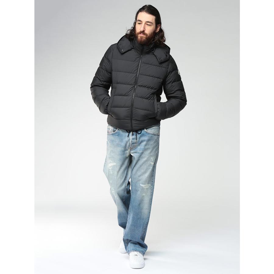 MONCLER（モンクレール） フード着脱 マット フルジップ ダウン