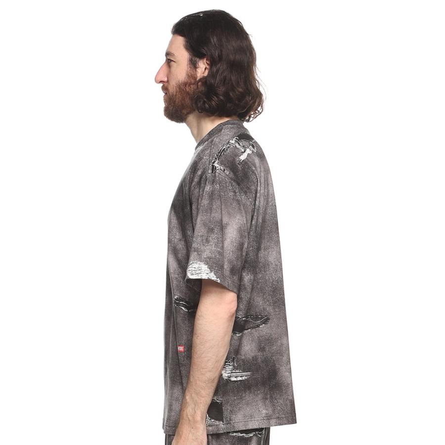 DIESEL（ディーゼル） トロンプルイユ 総柄プリント クルーネック 半袖