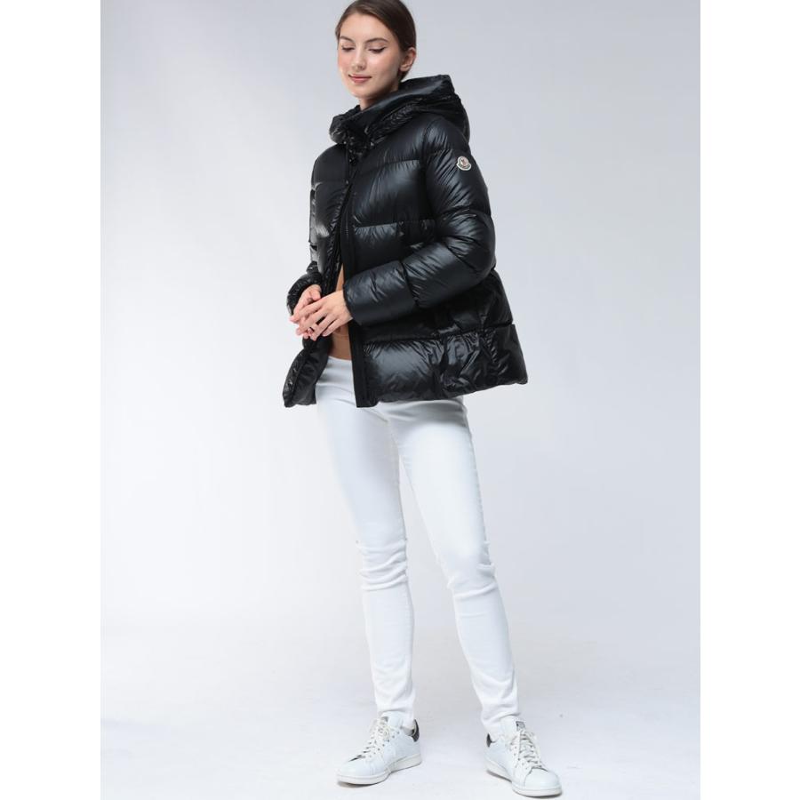 MONCLER（モンクレール） ナイロン フルジップ フレア ショート ダウン