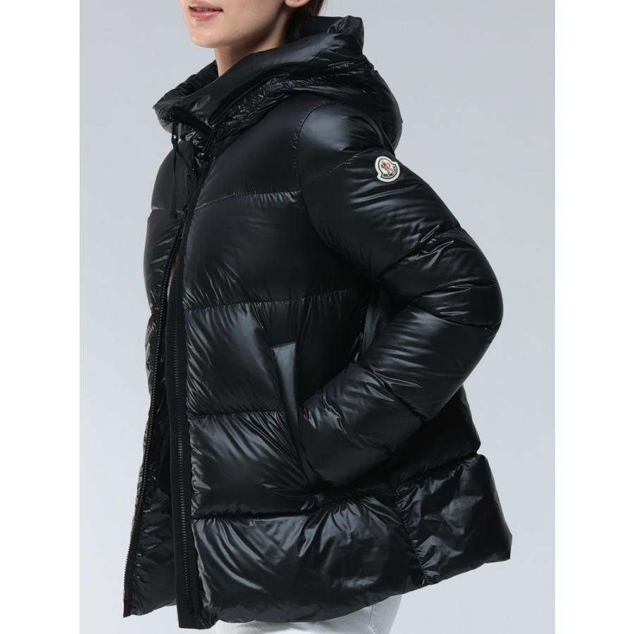 MONCLER（モンクレール） ナイロン フルジップ フレア ショート ダウン