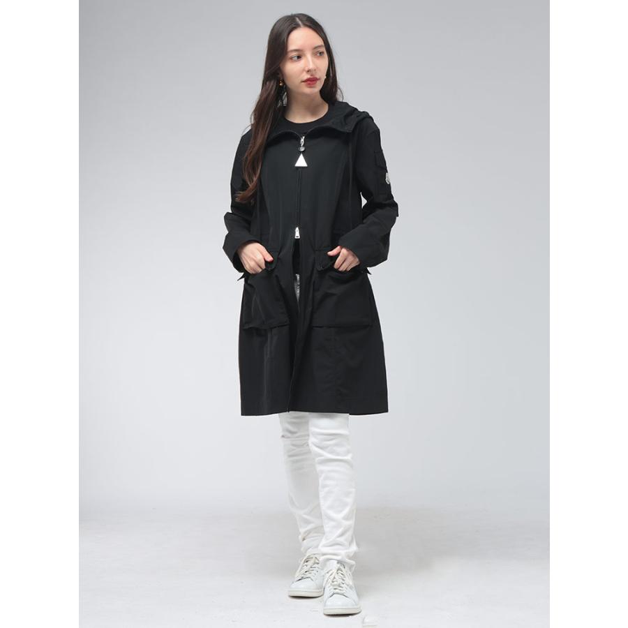 MONCLER（モンクレール） レディース ナイロンコート Laerte ロゴ