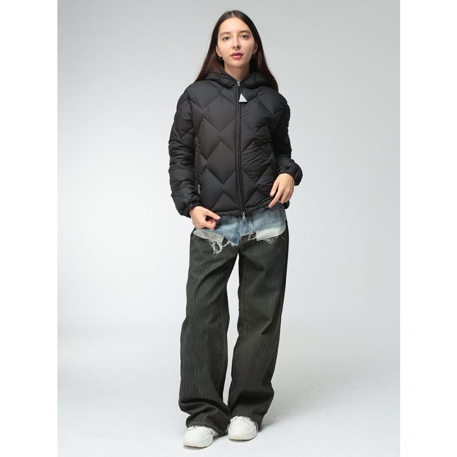 【モンクレール】フード付き ショートダウンジャケット38 MONCLER（モンクレール） レディース ダウンジャケット フード付き
