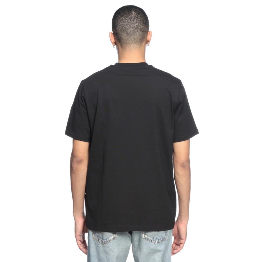 ●新品/正規品● MONCLER エンボス加工のロゴプリント入り Tシャツ MONCLER（モンクレール） Tシャツ メンズ ロゴ エンボス アウトライン