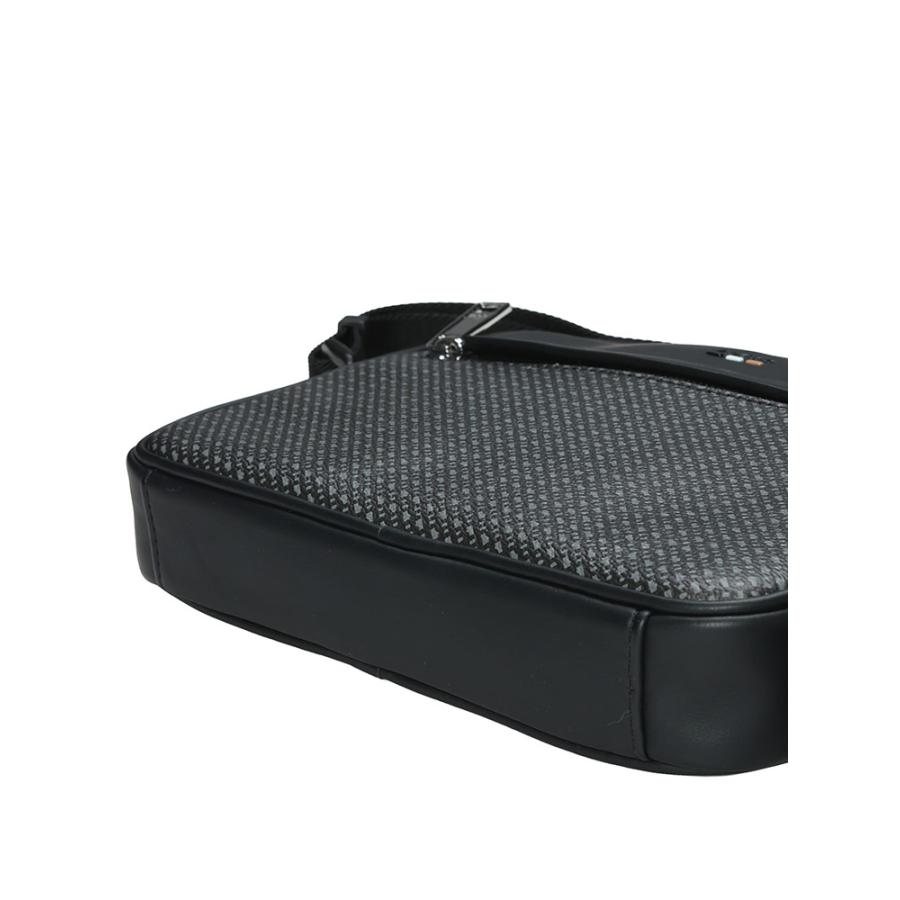 美品未使用　HUGO BOSS ストライプ ボディバッグ エンボスレザー 黒 BOSS - クロスボディバッグ グレインレザー エンボスロゴ - ブラック