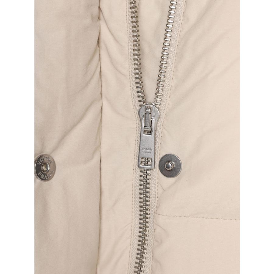 美品 PRADA プラダ ダウンベスト 三角プレート ベージュ グレー 美品 PRADA プラダ ダウンベスト 三角プレート ベージュ グレー