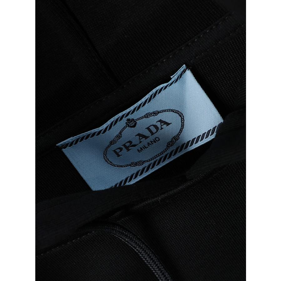 PRADA プラダ 立体ロゴ ボックスシルエット クロップドパーカー PRADA プラダ 立体ロゴ ボックスシルエット クロップドパーカー