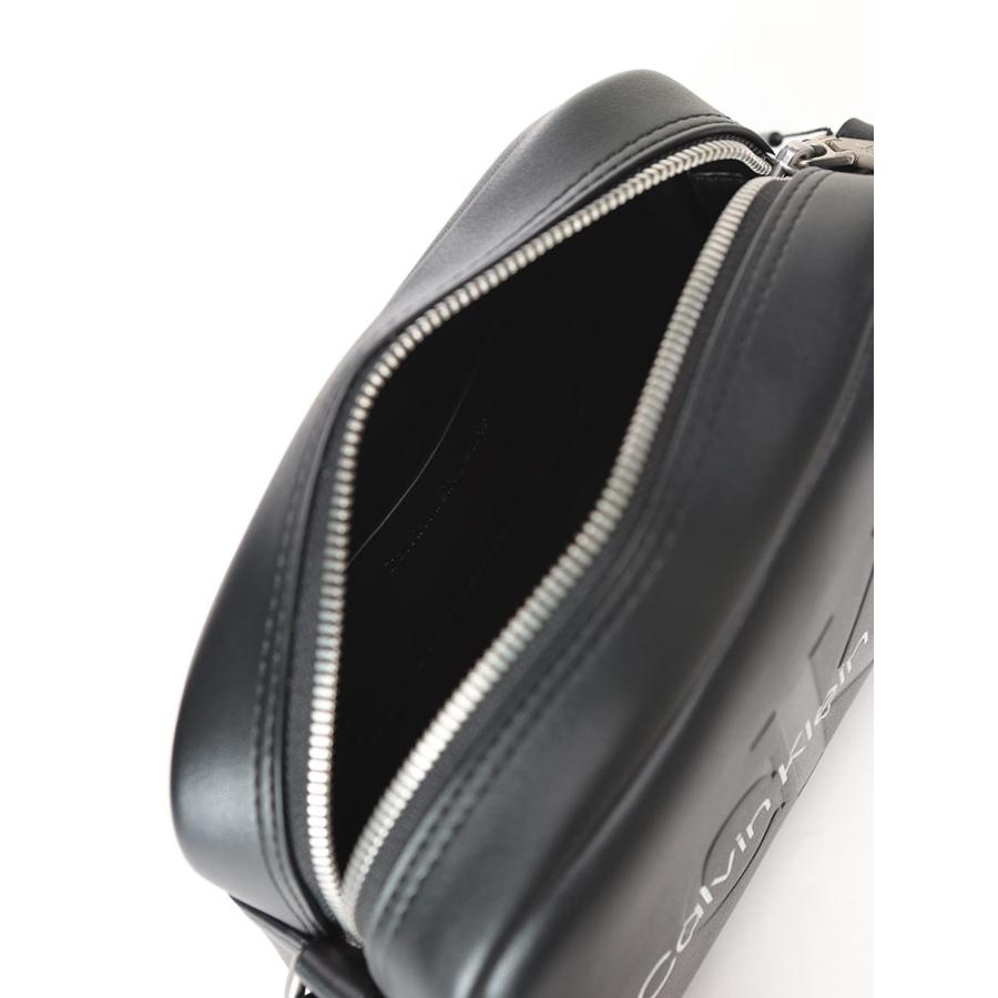 【極美品】カルバンクライン　ショルダーバッグ　ブラック　レザーロゴ型押し　大容量 ck Calvin Klein カルバンクライン ショルダーバッグ メンズ