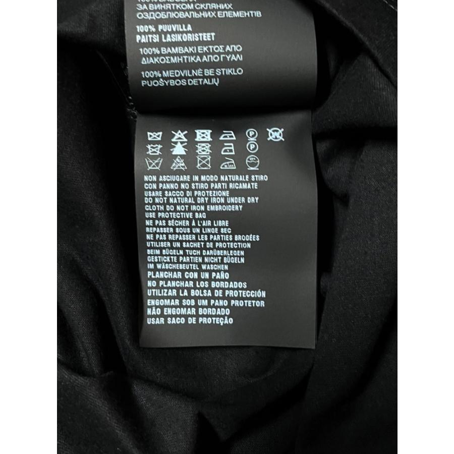 PRADA フラワー トライアングルロゴ Tシャツ 半袖 クロップド丈 M PRADA (プラダ) トライアングル ロゴ プレート クルーネック 半袖 T
