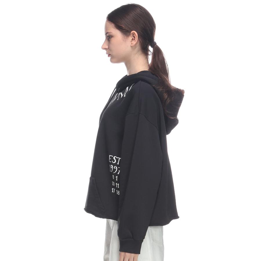 エムエムシックス メゾン マルジェラ MM6 Maison Margiela パーカー レディース ロゴプリント ショート丈 MM6GU0241M25012の画像