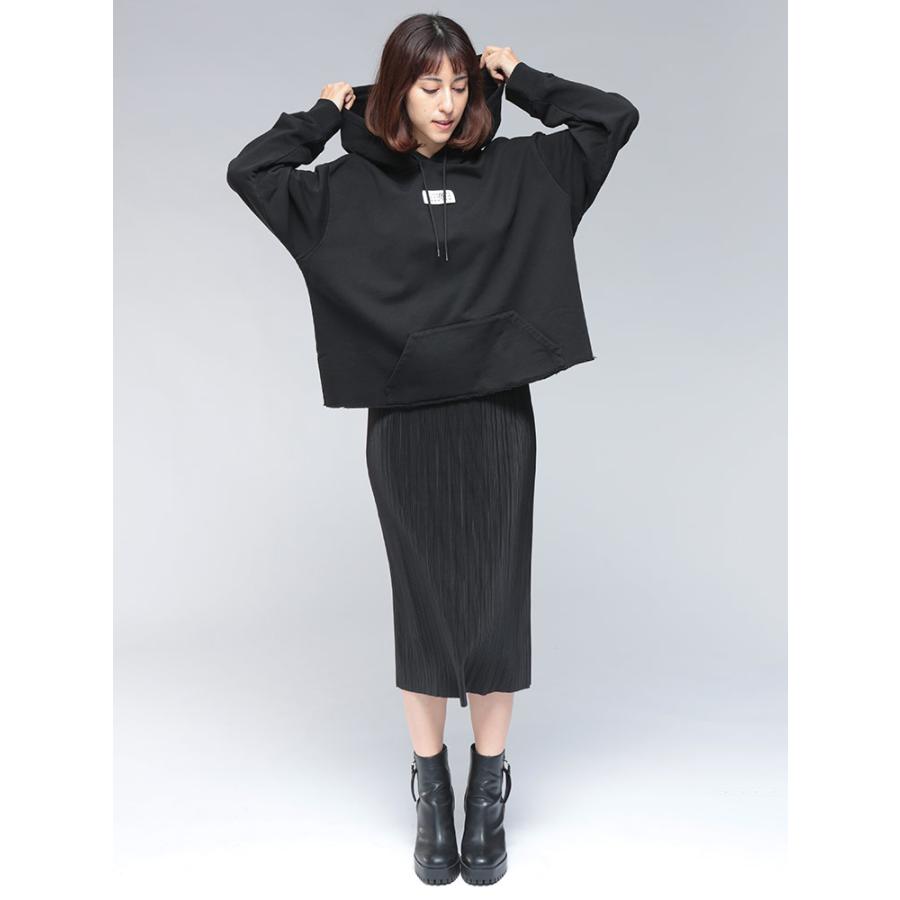 エムエムシックス メゾン マルジェラ フーディ トップス MM6 Maison Margiela レディース カレンダータグ ワンポイント ショート丈 パーカー MM6LS52GU0234の画像