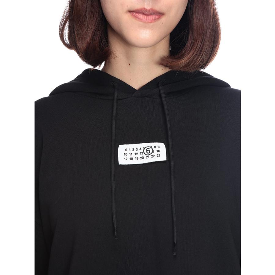 エムエムシックス メゾン マルジェラ フーディ トップス MM6 Maison Margiela レディース カレンダータグ ワンポイント ショート丈 パーカー MM6LS52GU0234の画像