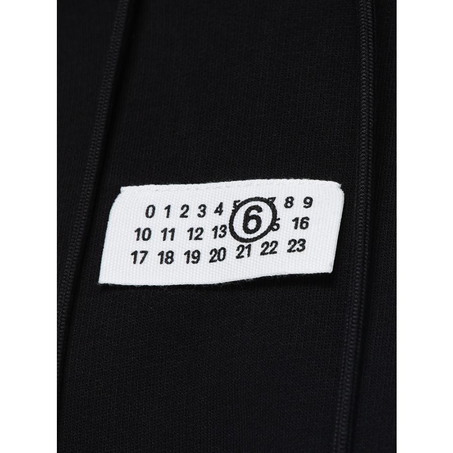 エムエムシックス メゾン マルジェラ フーディ トップス MM6 Maison Margiela レディース カレンダータグ ワンポイント ショート丈 パーカー MM6LS52GU0234の画像