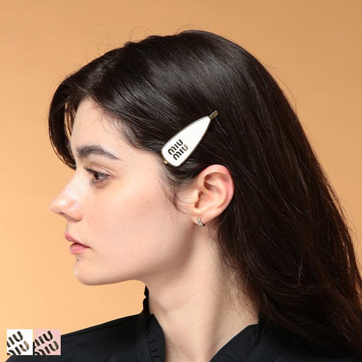 miu miu（ミュウミュウ） レディース ヘアクリップ ロゴ エナメル