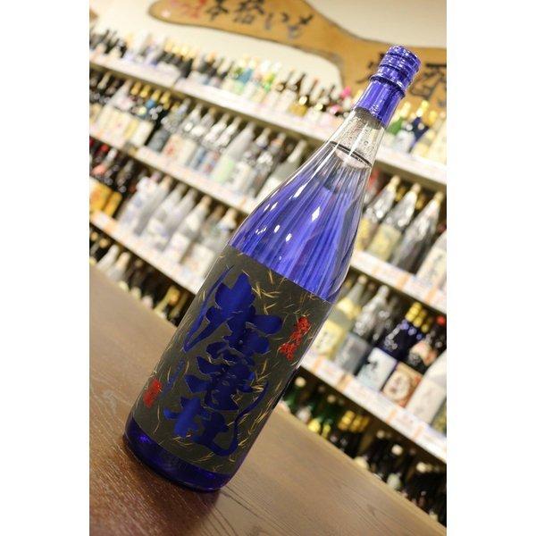 青撫磨杜 芋焼酎 あおなまず ブルーテールキャット 25度 1800ml 神酒造 古酒 黒麹 白麹 特約店限定 青なまず なまず｜zenpachi-saketen｜03