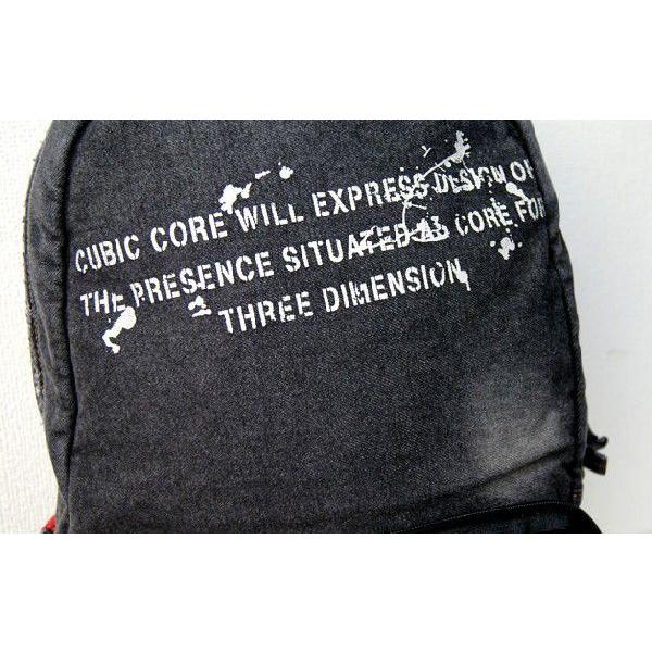 リュックサック バックパック キュービックコア プリントとダメージ加工を加えたデニム素材のユーズド感満載のディバッグ |  | 01