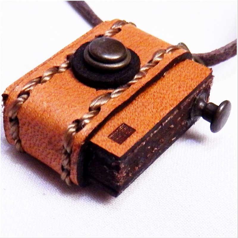 リアン 小物 レディース ファッション雑貨 ミニチュアレザー カメラネックレス 牛革 本革 プレゼント ギフト かわいい 日本製 |  | 03