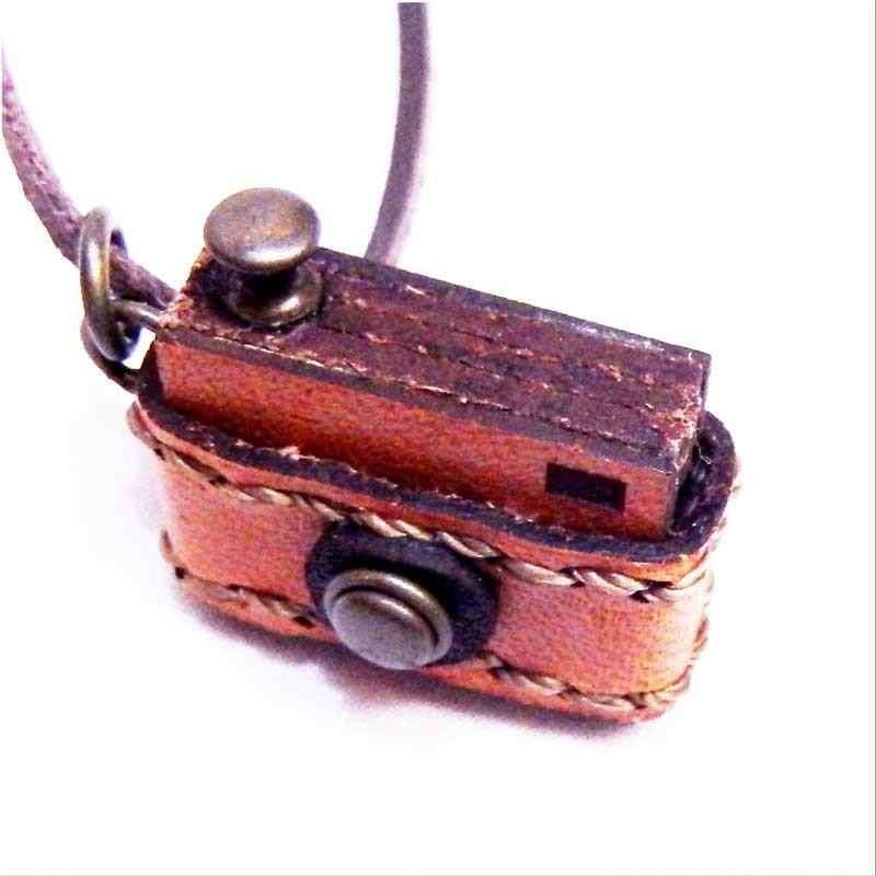 リアン 小物 レディース ファッション雑貨 ミニチュアレザー カメラネックレス 牛革 本革 プレゼント ギフト かわいい 日本製 |  | 05