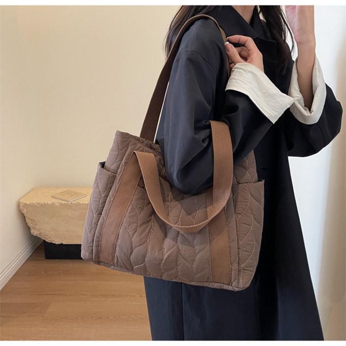 キルティングバッグ トートバッグ 中綿バッグ レディース バッグ 肩掛けバッグ キルティングトート軽量中綿 バッグ 収納 |  | 11