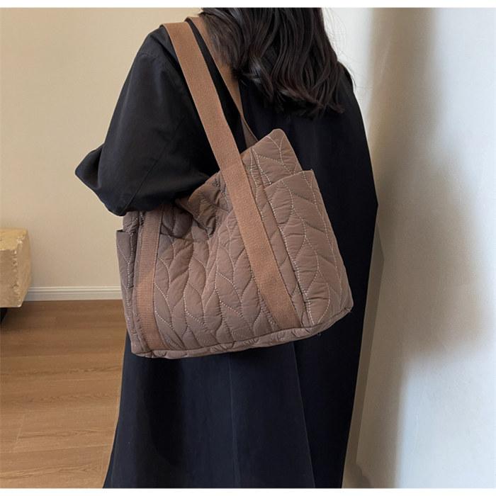 キルティングバッグ トートバッグ 中綿バッグ レディース バッグ 肩掛けバッグ キルティングトート軽量中綿 バッグ 収納 |  | 12