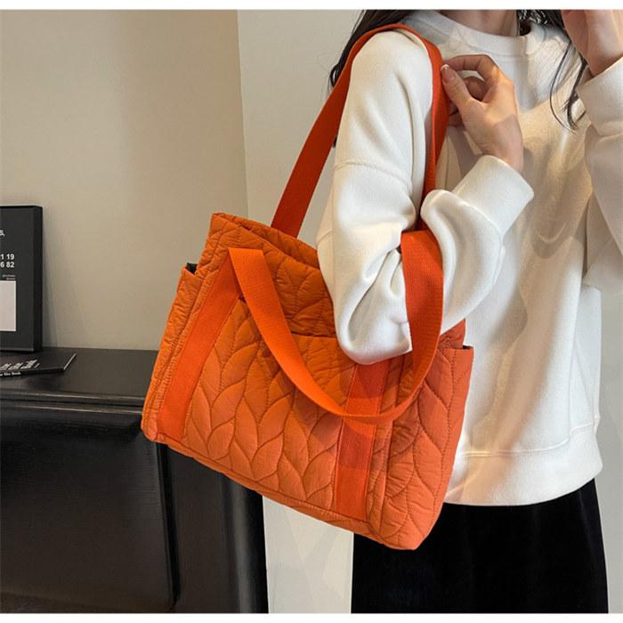 キルティングバッグ トートバッグ 中綿バッグ レディース バッグ 肩掛けバッグ キルティングトート軽量中綿 バッグ 収納 |  | 14