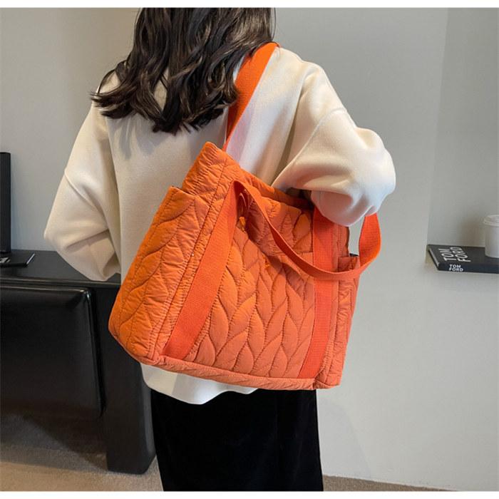 キルティングバッグ トートバッグ 中綿バッグ レディース バッグ 肩掛けバッグ キルティングトート軽量中綿 バッグ 収納 |  | 15