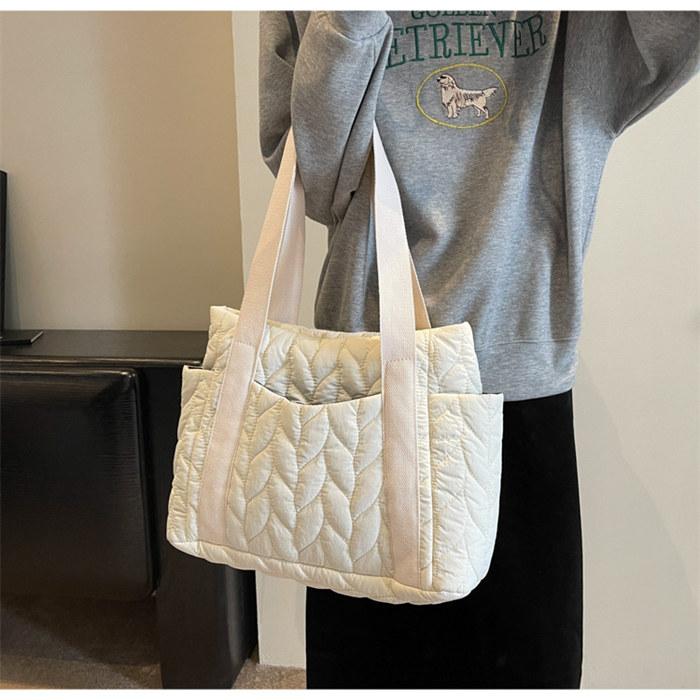 キルティングバッグ トートバッグ 中綿バッグ レディース バッグ 肩掛けバッグ キルティングトート軽量中綿 バッグ 収納 |  | 16