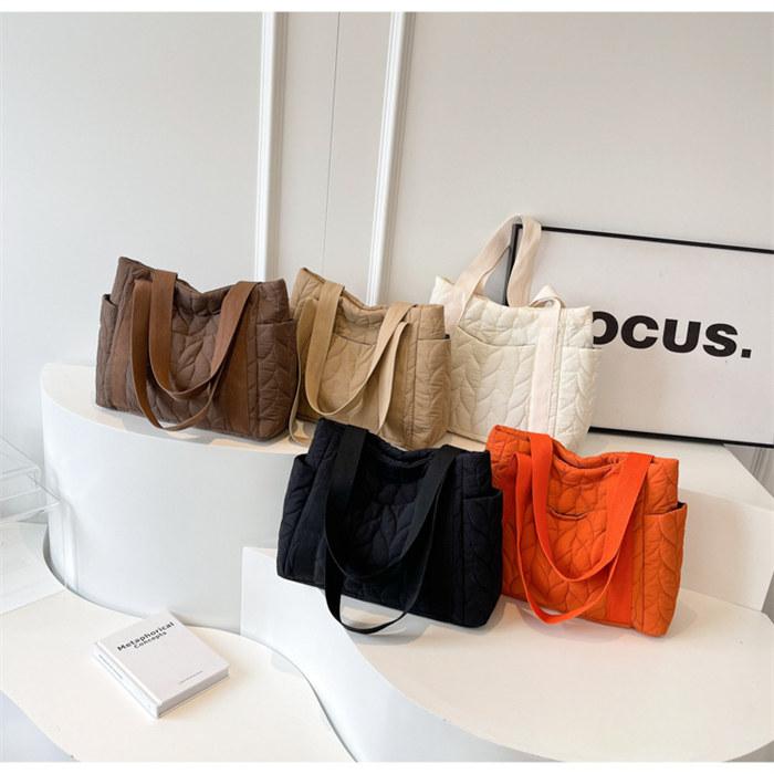 キルティングバッグ トートバッグ 中綿バッグ レディース バッグ 肩掛けバッグ キルティングトート軽量中綿 バッグ 収納 |  | 03