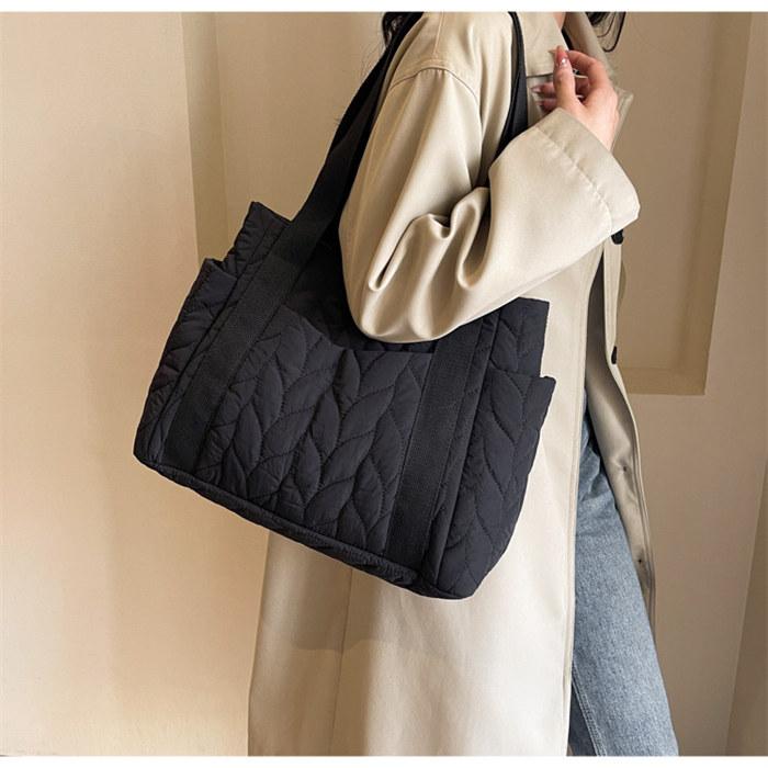 キルティングバッグ トートバッグ 中綿バッグ レディース バッグ 肩掛けバッグ キルティングトート軽量中綿 バッグ 収納 |  | 05