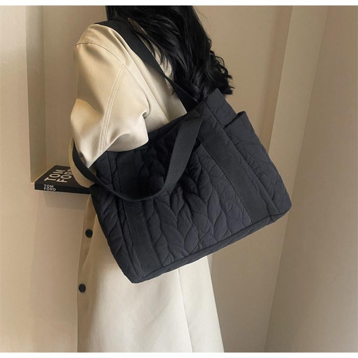 キルティングバッグ トートバッグ 中綿バッグ レディース バッグ 肩掛けバッグ キルティングトート軽量中綿 バッグ 収納 |  | 06