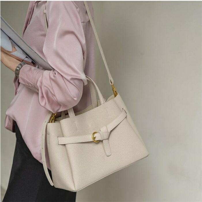 トートバッグ 本革 ハンドバッグ レディース セレモニーバッグ 通勤バッグ フォーマルレザーバッグ2way ショルダーバッグ お仕事バッグ |  | 12