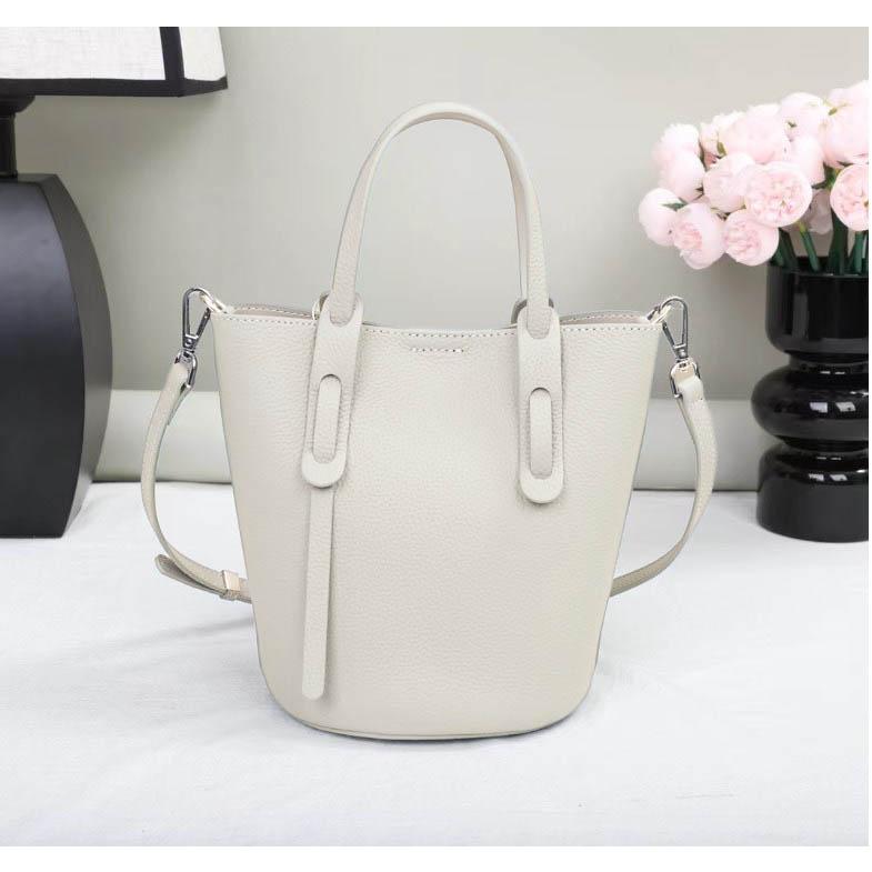 ショルダーバッグ 本革 斜め掛け 軽量 2way ハンドバッグ レディースバッグセレモニーバッグ 通勤 キューブ |  | 16