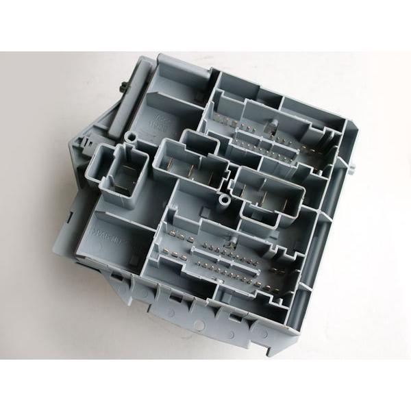アルファ159 3.2 シフトタワーassy 55210560 ジャンク？ アルファロメオ159 3.2JTS用 純正 ヒューズボックスASSY リレー付属