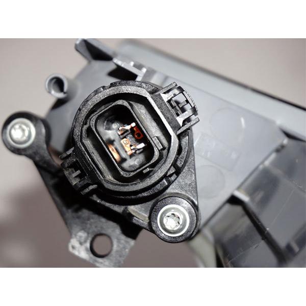 シトロエンC5-2 X75F02用 純正 フロント フォグランプ 右側 HELLA