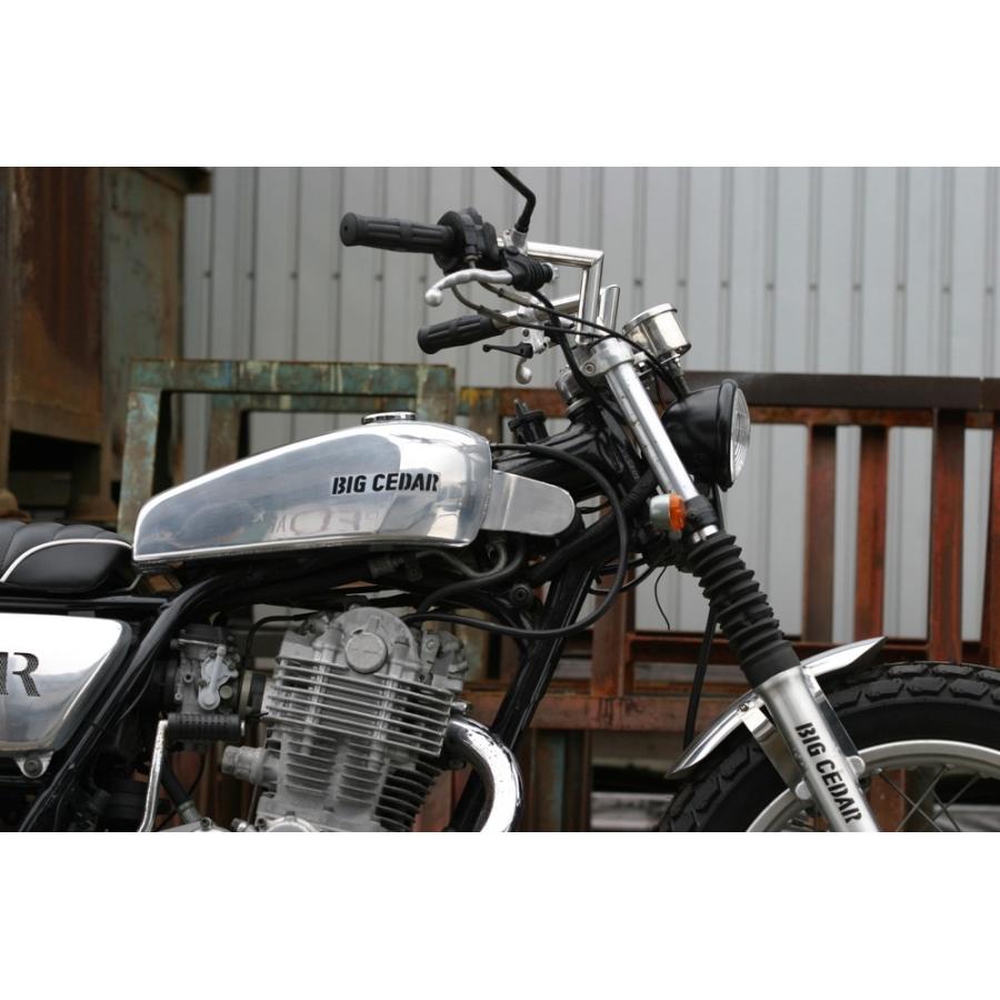 バイク用品・パーツのゼロカスタムSR400 キャブ車 フラットサイドアルミタンク BIGCEDAR(ビッグシーダー) エストレヤ(ESTRELLA)キャブ車 アルミタンク バフ仕上げ BIGCEDAR(ビッグシーダー)