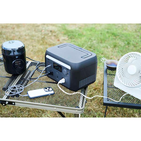 ポータブル電源 容量:512Wh AC・USB出力対応 電源のない場所でも家電製品の使用やデバイスの充電などを可能: DE-PS500PBKの画像