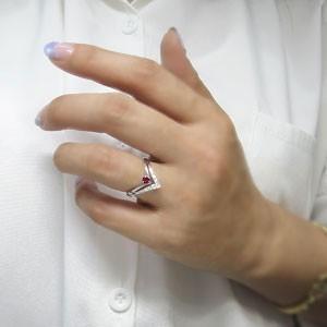 K18ゴールドリング　V字型　ルビー7 ダイヤ7 ルビー/ダイヤモンドK18リング(クレサンベール/7月誕生石