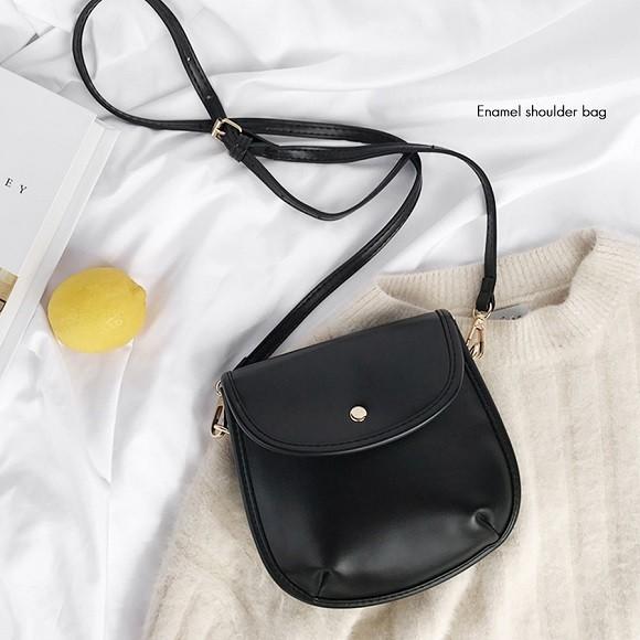 ショルダーバッグ レディース バッグ エナメルバッグ 合皮 斜め掛け 肩掛け 軽量 無地 ミニ 鞄 カバン ブラック 黒 Ys 大人の韓国ファッション Loveberry 通販 Yahoo ショッピング
