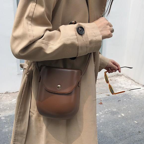 ショルダーバッグ レディース バッグ ゴールドボタン ミニショルダー 合皮 斜め掛け 肩掛け 軽量 無地 鞄 カバン ブラック ブラウン ホワイト 黒 白 茶 シンプル Ys 大人の韓国ファッション Loveberry 通販 Yahoo ショッピング