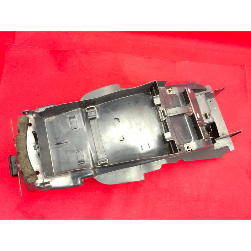 YM001 RP03J ヤマハ XJR1300 リア インナー フェンダー ◇5UX-2177A