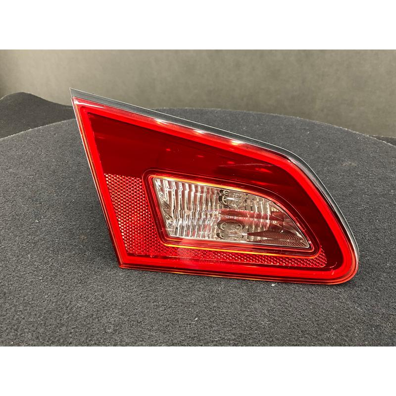 日産　スカイライン　左テールのみ NS072 V36 スカイライン 370GT タイプS 純正 左テールランプ LED ☆内